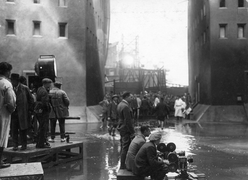 Illustration for article titled Behind the Scenes Photos of Metropolis with Robots and Stuff
